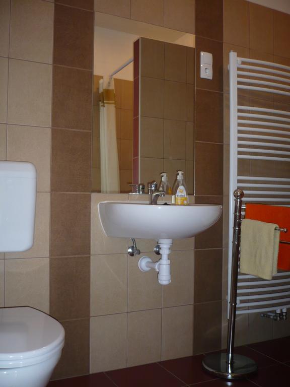 Adrienn Apartman Sárvár Exterior foto
